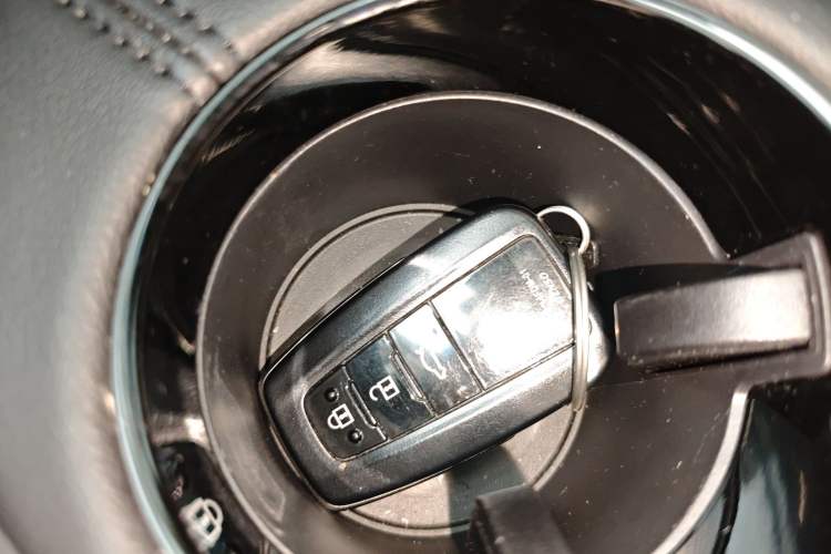 Used Toyota Avalon 2019 Dual-Engine 2.5L Luxury Edition China VI Standard Vehicle Key