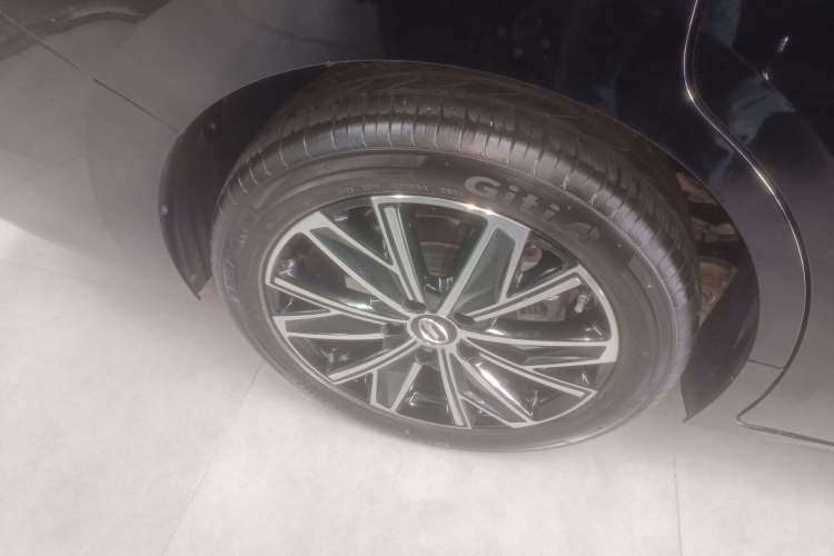 Used GAC Trumpchi E8 2024 Honor Series 2.0L Honor Edition Right Rear Wheel Hub