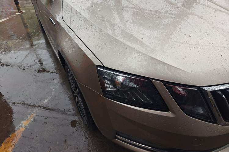 Used Skoda Octavia 2019 1.5L Automatic Luxury Edition Right Front Headlight