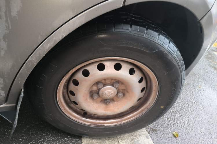 Used CHANGAN KUAYUE Xing V7 EV 2022 High-End Model with 240 km Right Front Wheel Hub