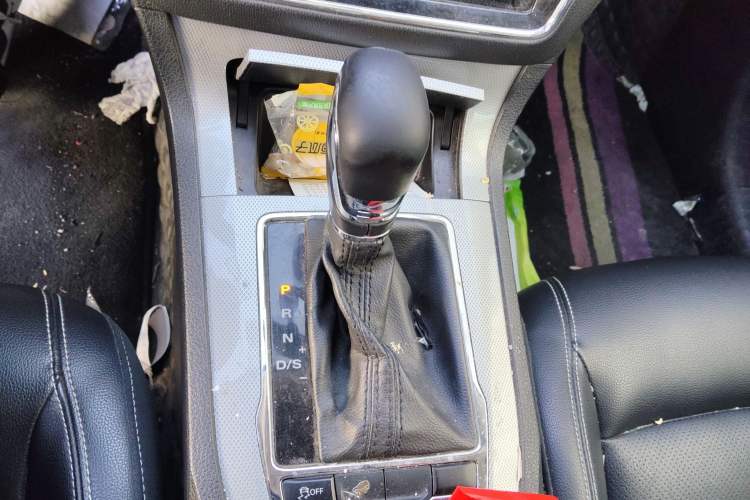 Used Roewe RX5 2016 20T Two-Wheel Drive Automatic Internet Smart Edition