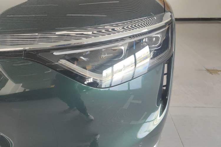 Used Hima AITO M8 2025 Extended-Range Ultra Version 53.4 kWh 6-Seater Edition
