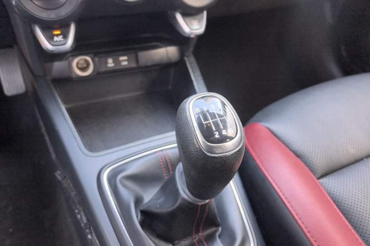 Used Kia KX Cross 2017 1.4L MT GLS
