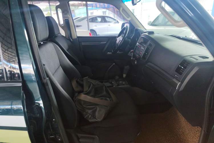 Used Mitsubishi Pajero 2016 3.0L Automatic Standard Version China V Standard