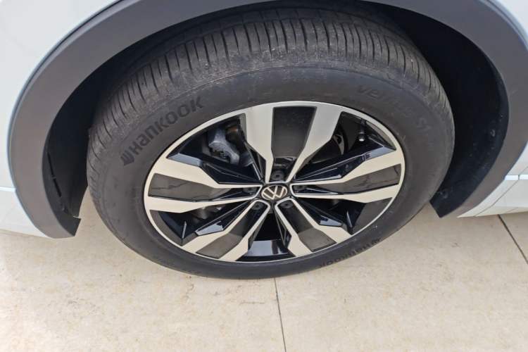 Used Volkswagen Tiguan L 2024 Outstanding Model 330TSI Automatic Two-Wheel Drive R-Line Dragon Glory Edition
