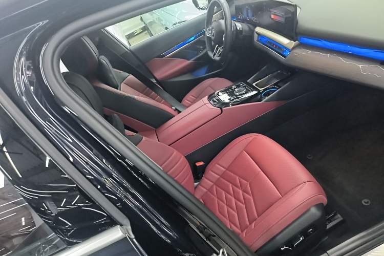 Used BMW 5 Series 2025 530Li Luxury Edition M Sport Package
