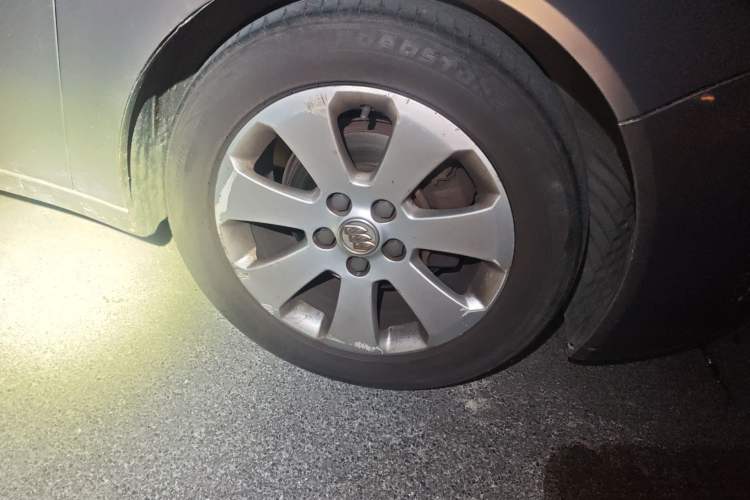 Used Buick Regal 2011 2.0L Comfort Edition Right Front Wheel Hub