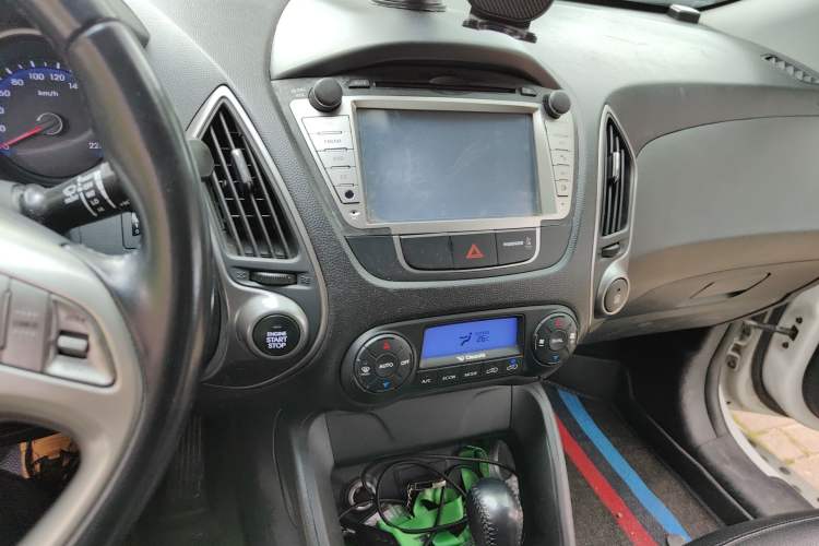 Used Hyundai ix35 2013 2.0L Automatic Two-Wheel Drive Smart GLS China IV Standard