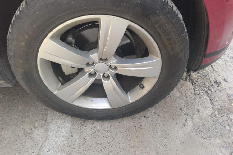 Used Land Rover Range Velar 2017 P250 S Right Front Wheel Hub