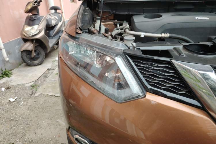 Used Nissan X-Trail 2016 2.5L CVT Sport Edition 4WD Right Front Headlight