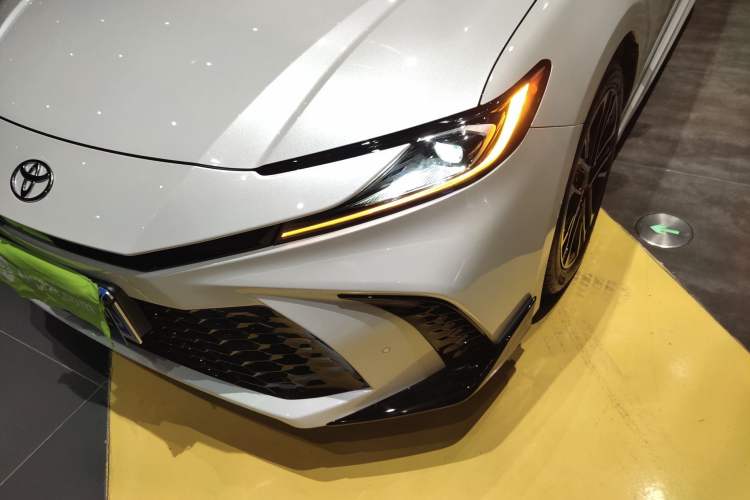 Used Toyota Camry 2026 Model Dual-Engine 2.0HSE Sport Lite Edition