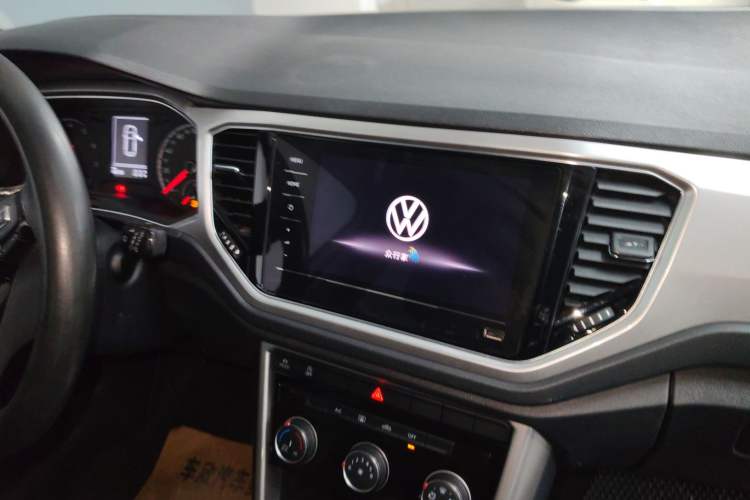 Used Volkswagen T-ROC 2022 280TSI DSG Two-Wheel Drive Elite PLUS Audio And AC Panel