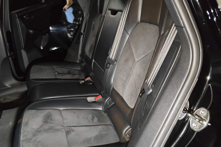 Used Porsche Macan 2017 Macan 2.0T Left Rear Seat