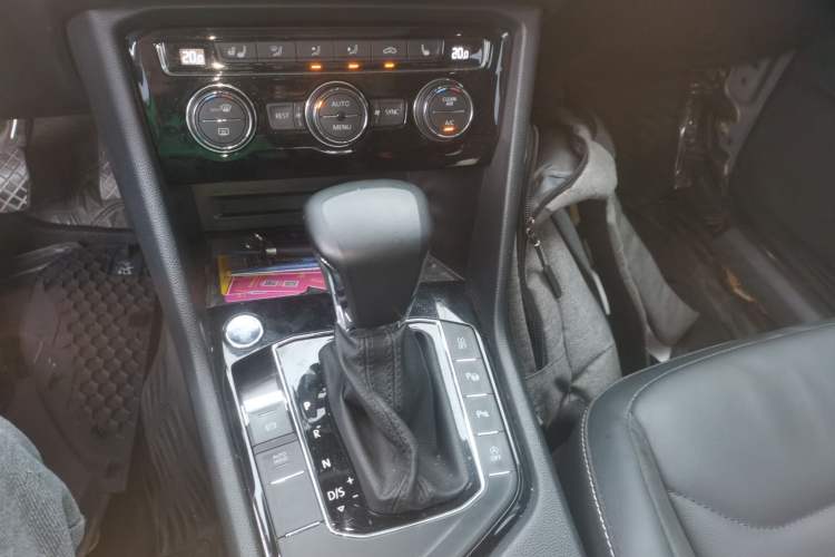 Used Volkswagen Tiguan L 2020 330TSI Automatic Two-Wheel Drive Smart Luxury Edition China VI Standard Gear Lever