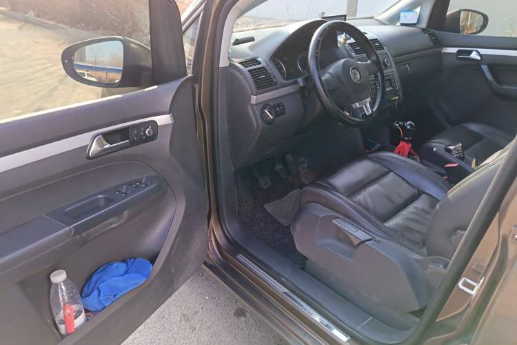 Used Volkswagen Touran 2013 1.4T Manual Comfort Edition 5-Seater Driver Seat