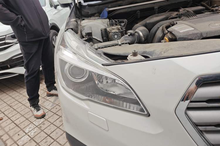 Used Subaru Outback 2017 2.5i Sport Navigation Edition with EyeSight Right Front Headlight