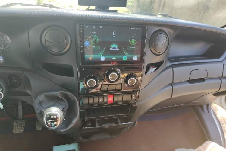 Used Iveco Eurocargo 2021 2.0T Manual - Yunrui Long Wheelbase Short Overhang High Roof Manual Doors – F1A Audio And AC Panel