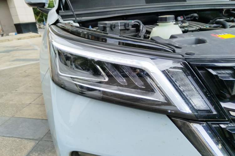 Used Wuling Asta 2022 2.0L DHT Electric-Speed Version Right Front Headlight
