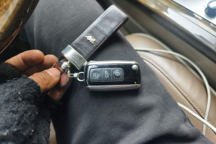 Used Volkswagen Phaeton 2011 3.6L V6 4-Seater Extended-Length Individual Edition
