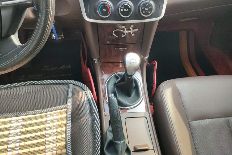 Used Zotye Z300 2016 New Vision 1.5L Manual Entry-Level Model with Sunroof
