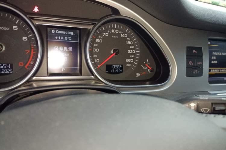 Used Audi Q7 2014 35 TFSI Sport Edition Odometer Close Up