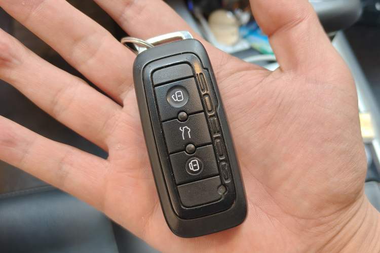 Used Qoros 3 2016 Sedan 1.6L Automatic Zhiyue Model Vehicle Key