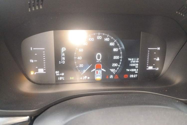 Used Volvo XC60 2021 T5 4x4 Smart Luxury Edition Instrument Cluster