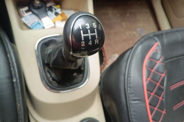 Used Dongfeng Fengon 360 2015 1.5L Manual Comfort 7-Seater China IV Standard Gear Lever