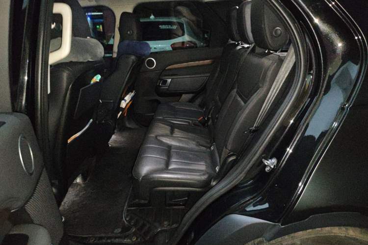 Used Land Rover Discovery 2018 3.0 SC V6 HSE Left Rear Seat