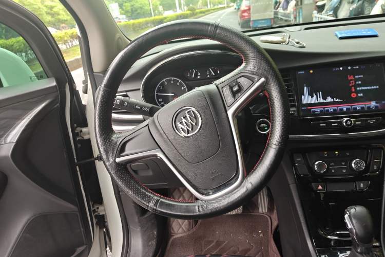 Used Buick Encore 2017 18T Automatic Two-Wheel Drive Urban Fashion Model Steering Wheel