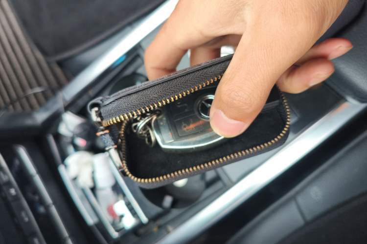 Used Mercedes-Benz E-Class 2015 E 260 L Sport Edition Vehicle Key