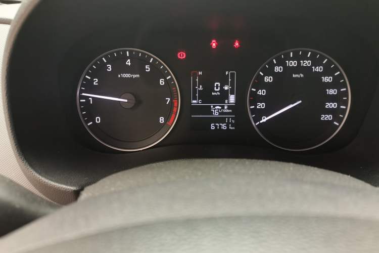 Used Hyundai ix25 2015 1.6L Manual Two-Wheel Drive Fashionable GS Model Odometer Close Up