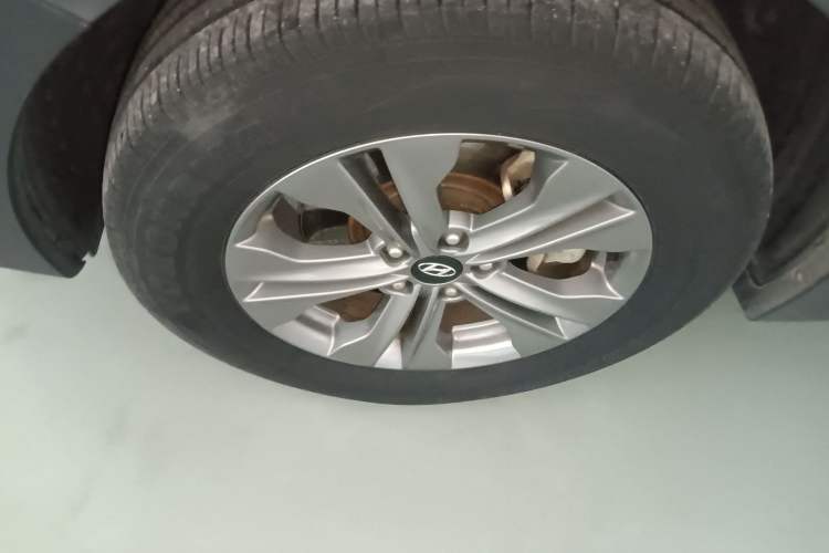 Used Hyundai Santa Fe 2013 2.4L Automatic Two-Wheel Drive Smart Version