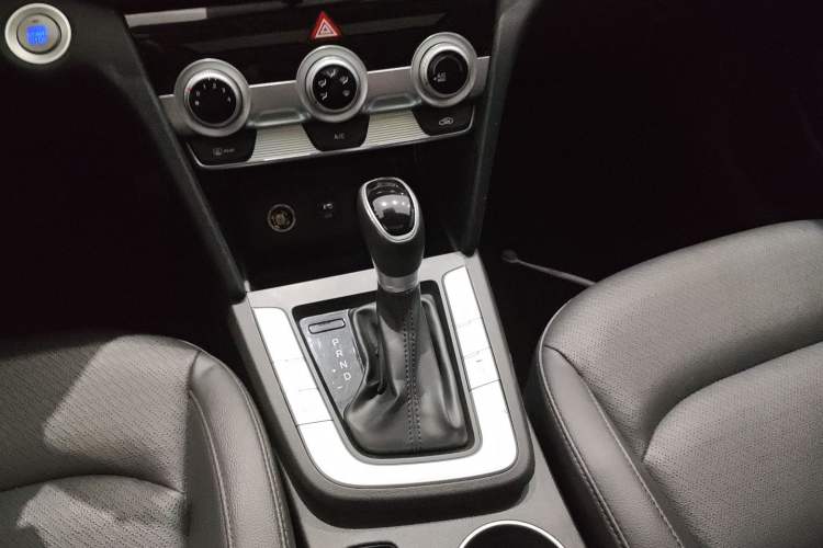 Used Hyundai Elantra (6th Generation / Lingdong) 2019 1.5L CVT ZhiXuan – Elite Version Gear Lever