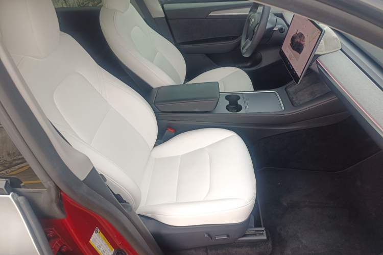 Used Tesla Model Y 2023 High-Performance All-Wheel-Drive Version
