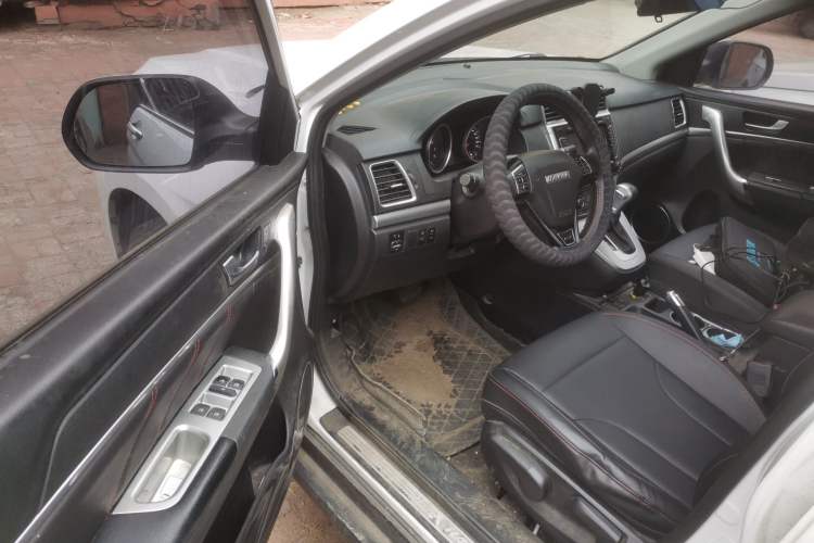 Used Haval M6 2019 1.5T DCT Two-Wheel Drive Elite Version China V Standard Driver Seat