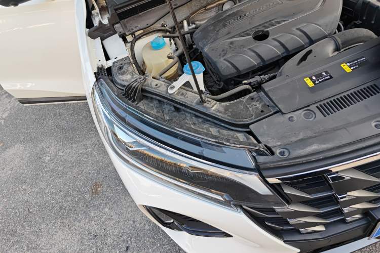 Used GAC Trumpchi GS4 2022 270T Automatic Smart Drive Technology Edition (Upgraded Version) Right Front Headlight