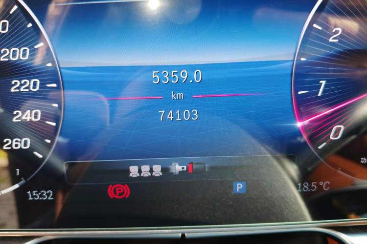 Used Mercedes-Benz S-Class 2021 S 400 L Business Model Odometer Close Up