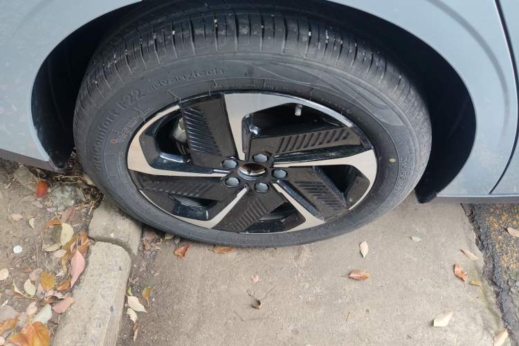 Used Geely Galaxy L6 2024 125km PLUS Dragon Edition Exterior 5