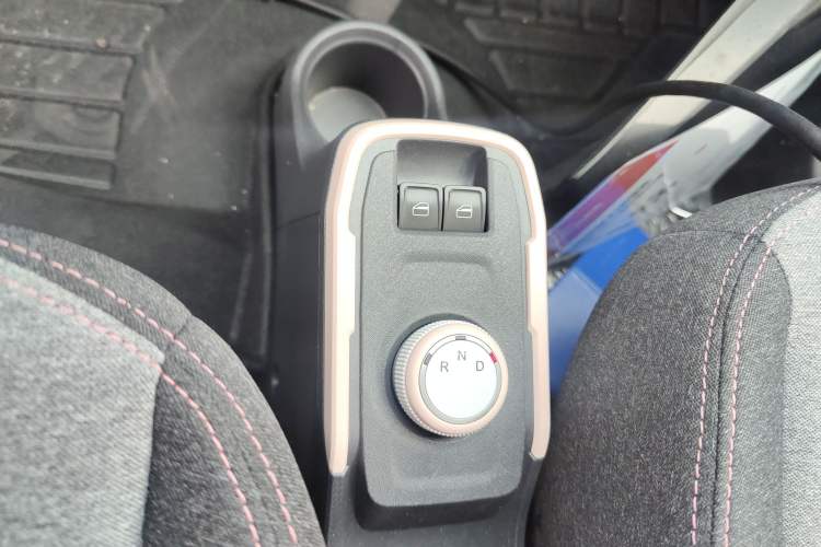 Used Chery New Energy QQ Ice Cream 2022 120km Conical Shape Lithium Iron Phosphate
