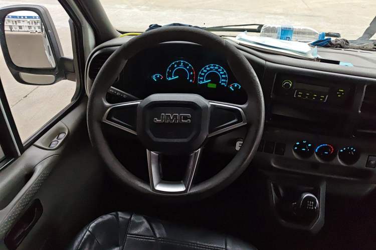 Used JMC Transit 2017 2.8T Commercial Version Short Wheelbase Low-Roof 6/7/8-Seater JX493