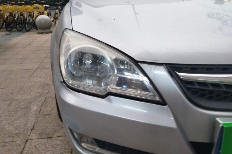 Used Soueast V3 Lingyue 2008 1.5L Manual - Launch Edition Right Front Headlight