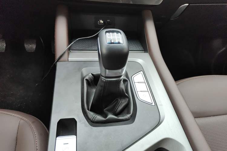 Used JETOUR X90 PLUS 2023 Revised 1.5T Manual 7-Seater Family Van Gear Lever