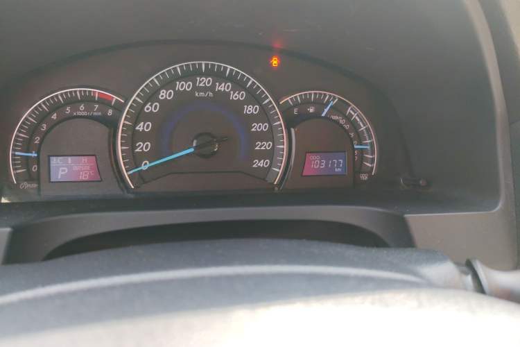 Used Toyota Camry 2015 2.0E Elite Edition Odometer Close Up