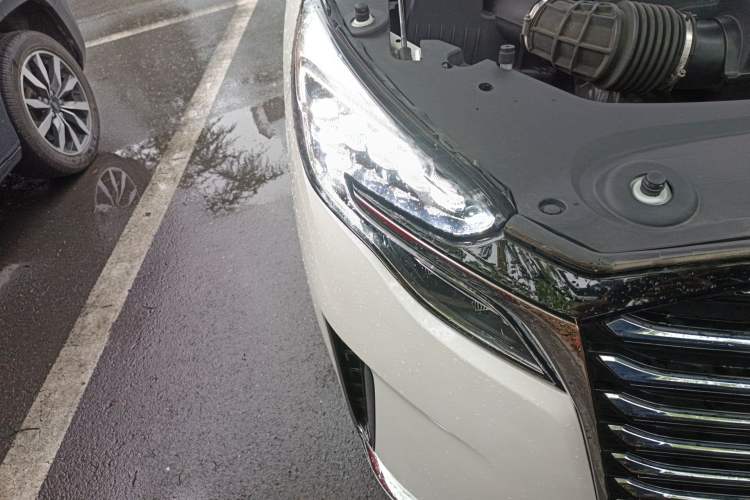 Used Buick GL8 2023 ES Lu Zun Comfort Model Right Front Headlight