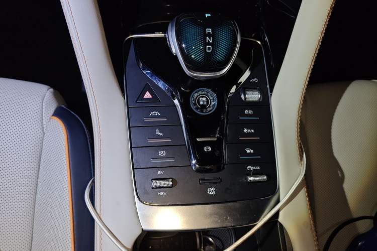 Used BYD Song PLUS New Energy 2021 DM-i 110KM Flagship PLUS 5G Edition Gear Lever