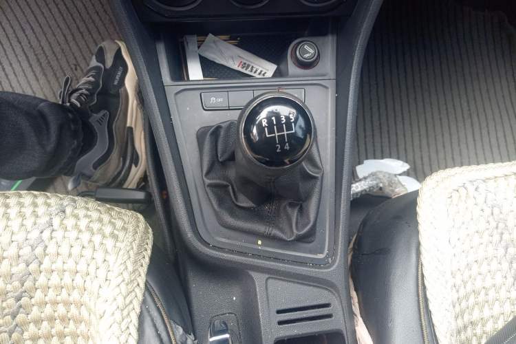 Used Volkswagen Lavida 2015 1.6L Manual Fashion Edition Gear Lever