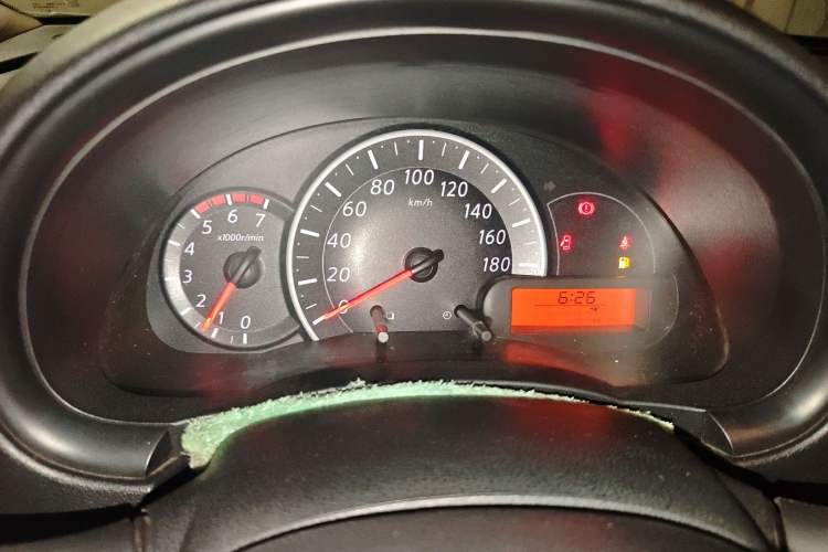 Used Nissan March 2015 1.2L Manual Easy-Enjoy Version
