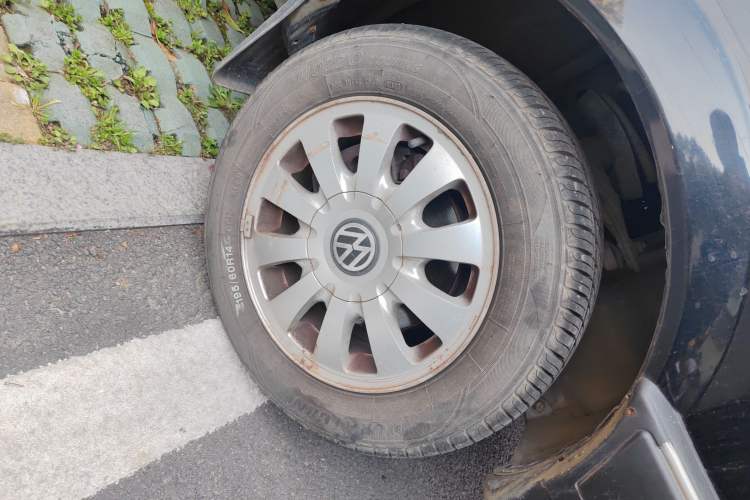 Used Volkswagen Santana Classic 2007 1.8L Jingchang Model Right Front Wheel Hub