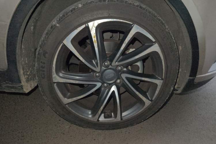 Used Geely Auto Emgrand GS 2016 Elegant Edition 1.3T Automatic ZhenShang Model Right Front Wheel Hub